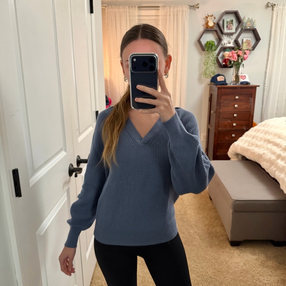 NWOT GAP V-Neck Sweater